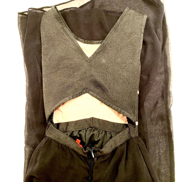 Elegant Black Dress w/ Tan Detailing - Picture 3 of 6